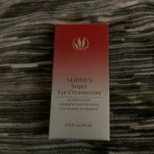 Serious super eye creamerum